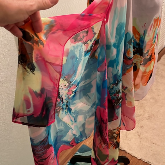 Chiffon flowered boatneck poncho - Picture 4 of 6